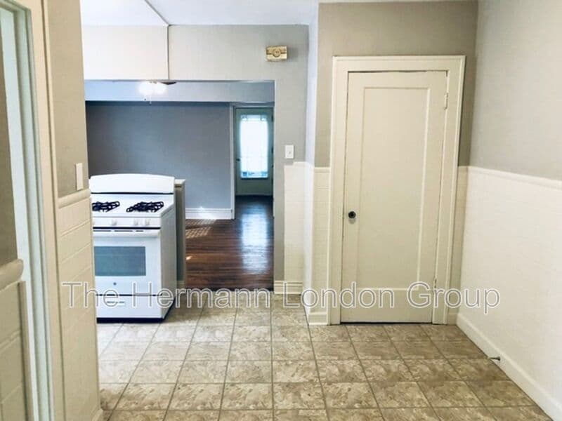 Saint Louis Condo: 4936-4938 Potomac