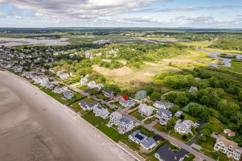 Wells House: 240 Island Beach Road