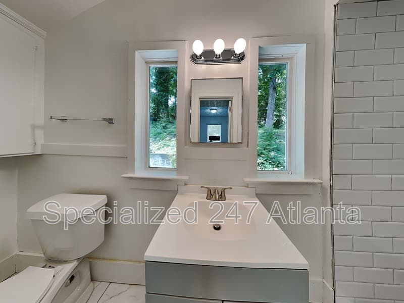 Atlanta House: 542 S Evelyn Pl NW