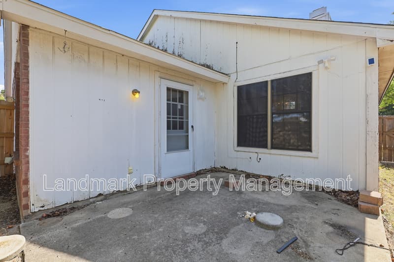 Cedar Hill House: 508 Sims Drive
