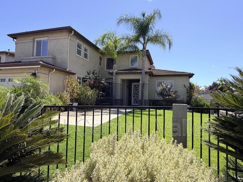 Lathrop House: 108 Hornfels Ave