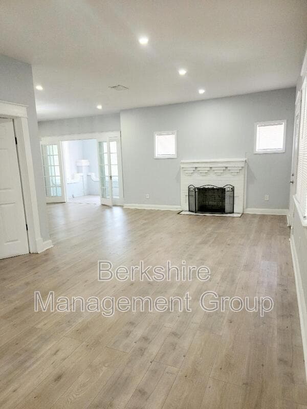 Lakeland House: 826 S New York Ave