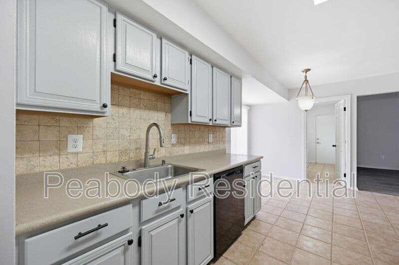 Great Falls House: 10609 Oxford Ct