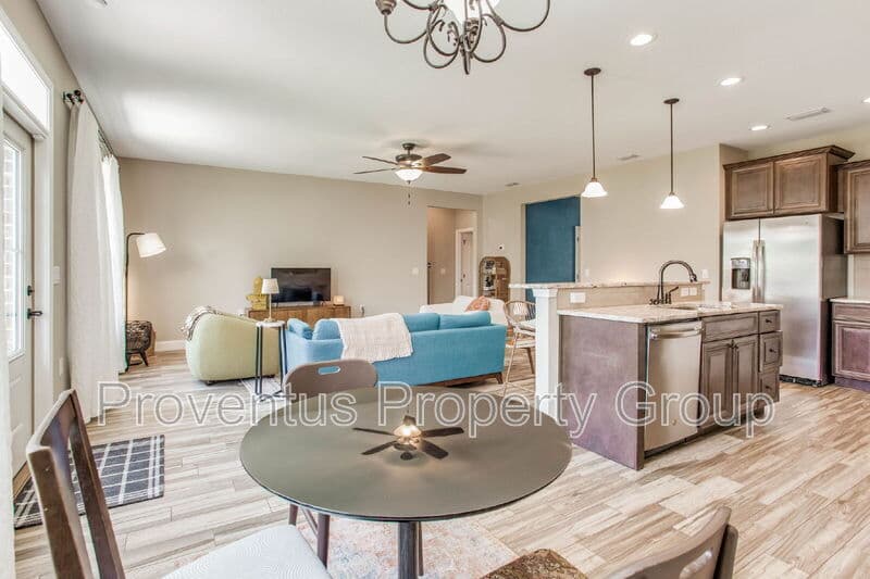 Mary Esther House: 215 Green Dr