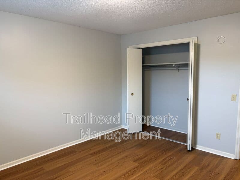 Mission House: 5801 Woodson St