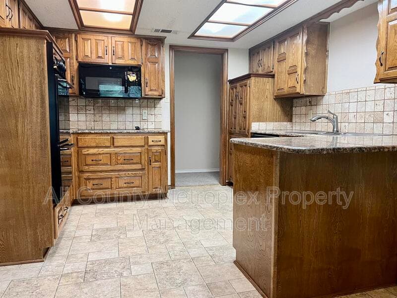 Irving House: 932 Old Mill Circle