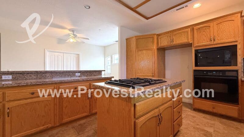 Victorville House: 18064 Mariner Dr