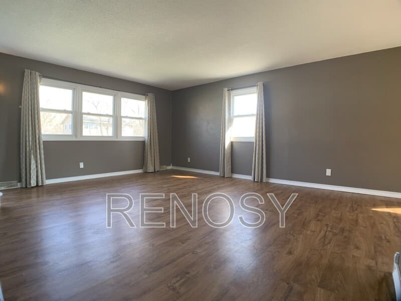 Des Moines House: 5172 NE 6th Ct