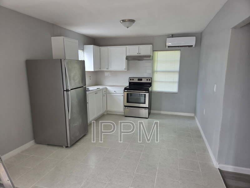 Alamo Condo: 1141 W Acacia