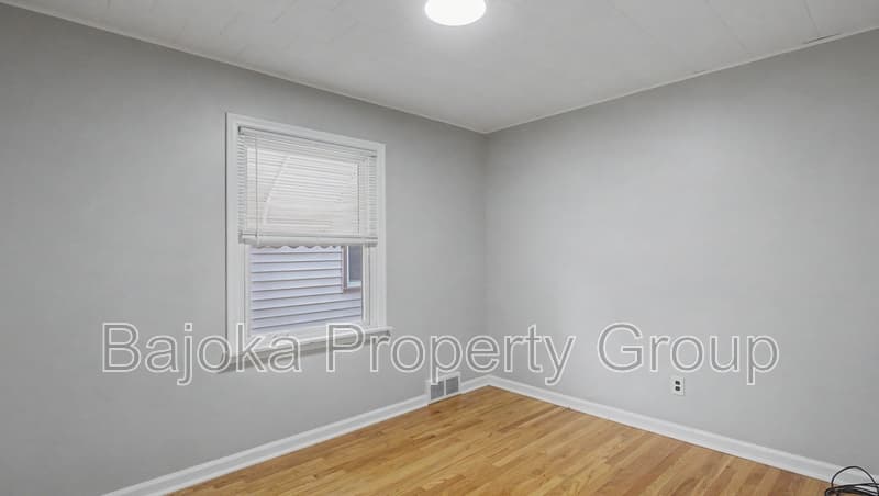Lincoln Park House: 2957 Fort Park Boulevard