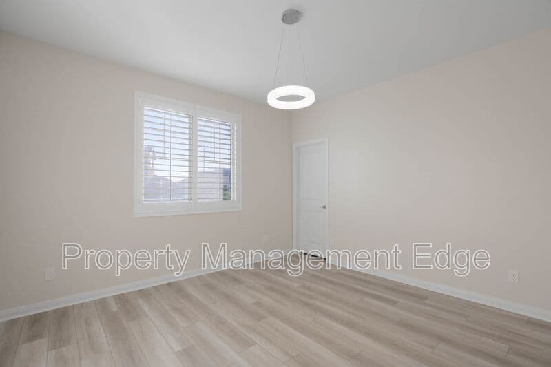 Menifee House: 29337 Chestnut St