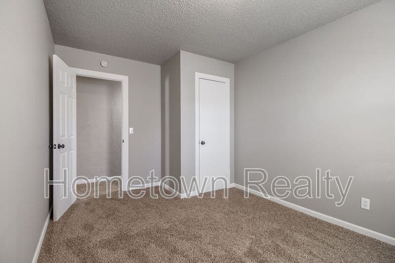 Edmond House: 208 W 5th Street