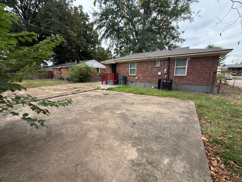 Memphis House: 2166 Cassie Ave