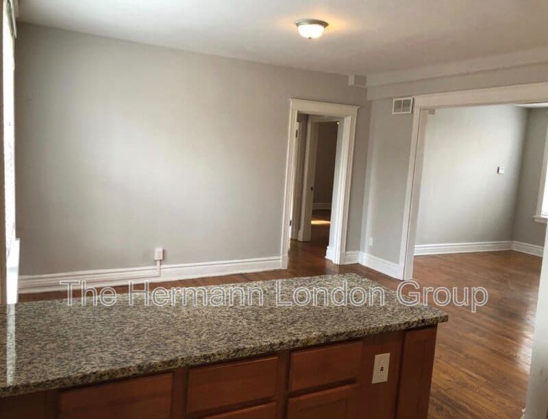 Saint Louis Condo: 3300-3308 Russell Blvd