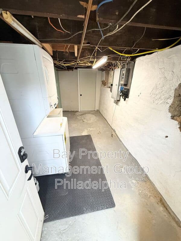 East Lansdowne Condo: 171 Lewis Ave