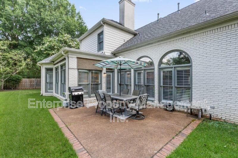 Collierville House: 10290 Shrewsbury Run Way
