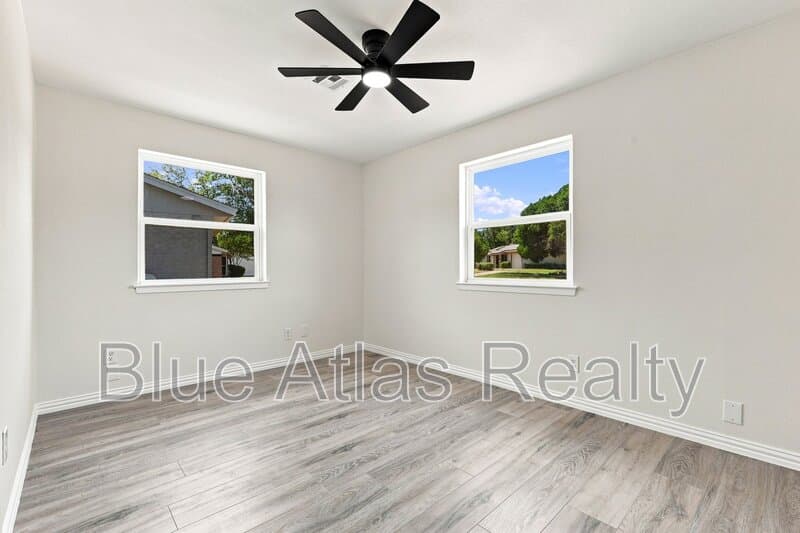 Dallas House: 6008 Golden Gate Drive