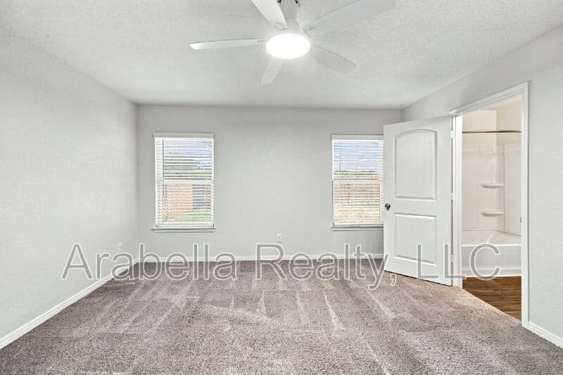 San Antonio House: 11641 Claudette St