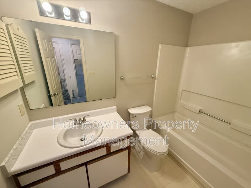 Fayetteville House: 325 Waterdown Dr