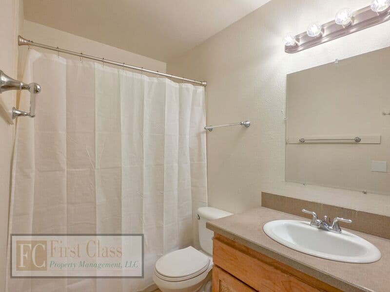 BEAVERTON Condo: 17150 SW HERITAGE COURT