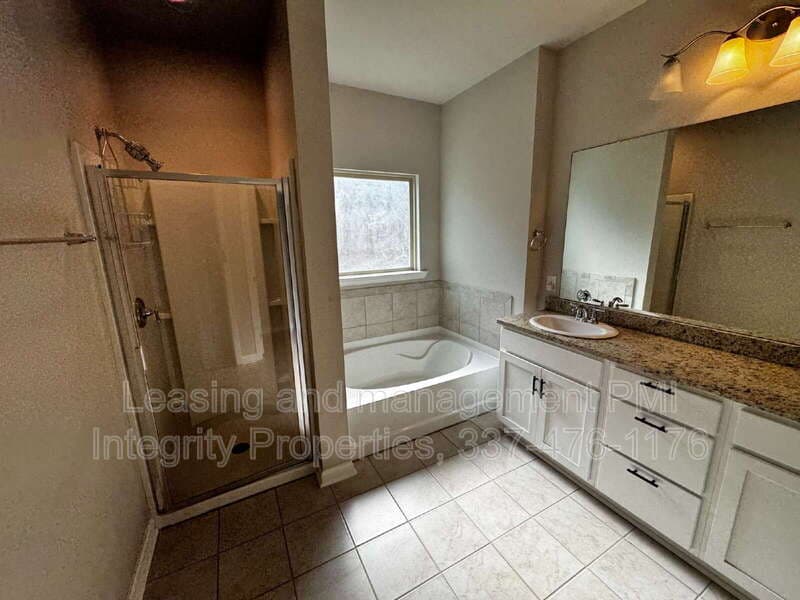 Youngsville House: 202 Rue Cordorcet