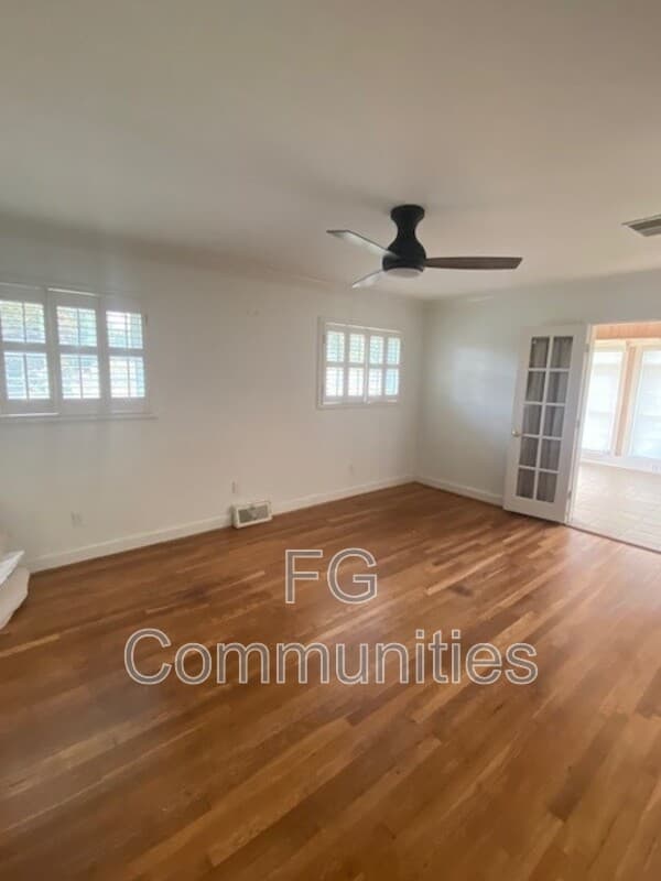 Easley House: 206 Sunshine Way
