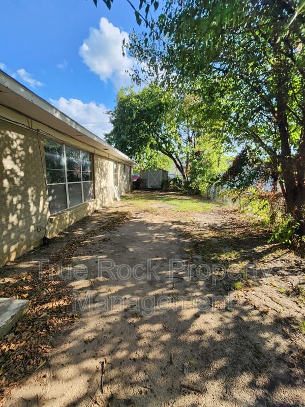 Ada House: 719 North Saint Joseph Drive