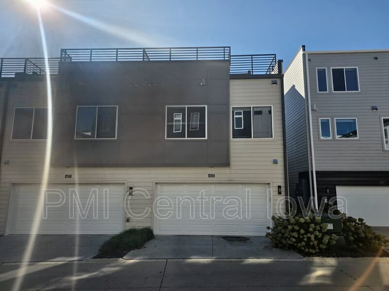 Des Moines Townhome: 423 SW 12th St