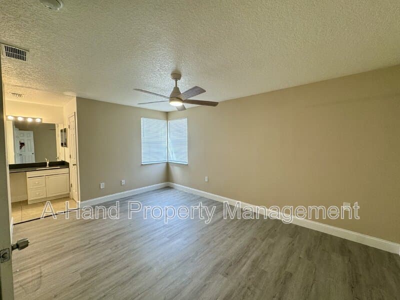Davenport Condo: 522 Australian Way
