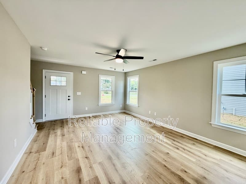 Pine Level Townhome: 422 W Main St