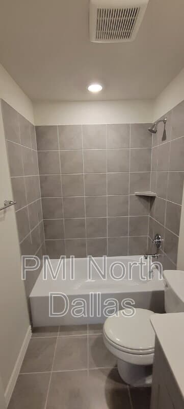 Fort Worth House: 2633 Oneida Lane