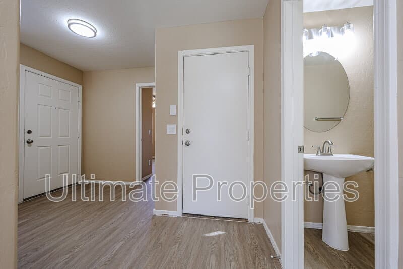 Surprise House: 11911 N 148th Ave