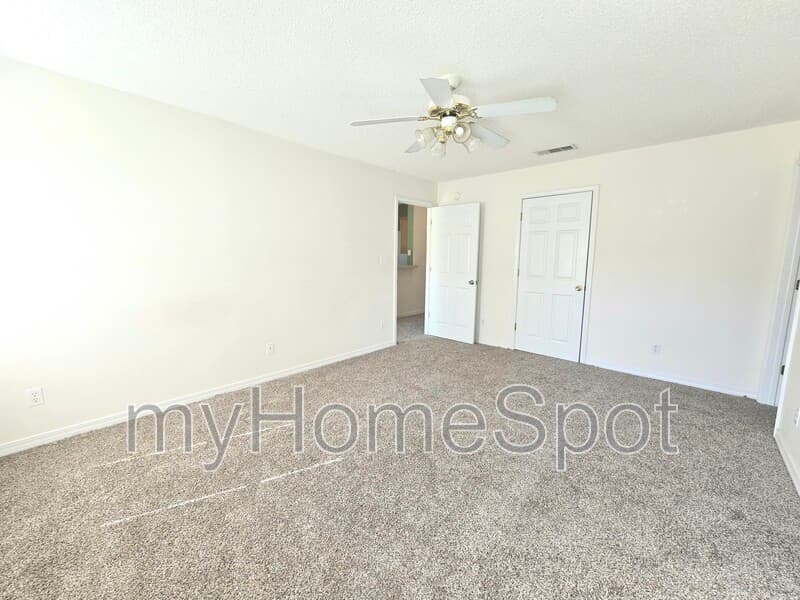 Pensacola House: 2497 Redoubt Ave