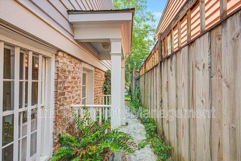 Savannah Condo: 521 E Harris St