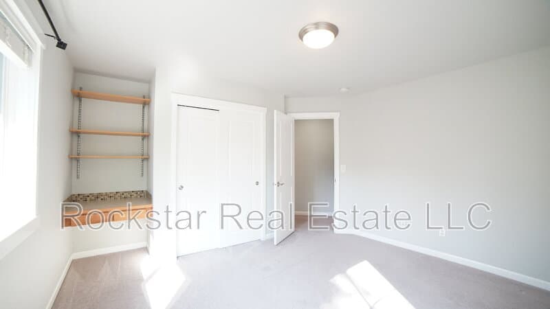 Liberty Lake House: 24999 E Ludlow Ave