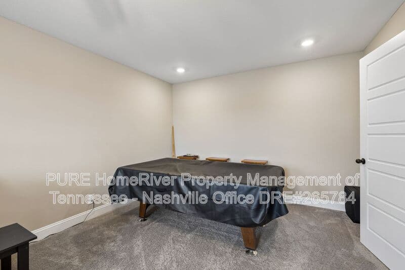 Clarksville House: 429 Crestwicke Ct