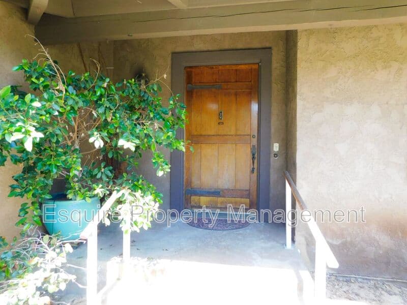 SOMIS House: 5875 N GREENTREE DR