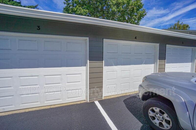 Vancouver Condo: 605 SE 121st Ave