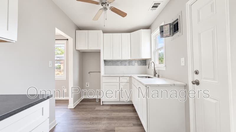 warren House: 8030 Chalmers Ave