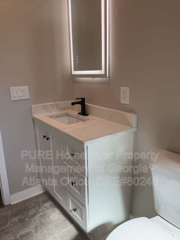 East Pt House: 2172 Ben Hill Rd