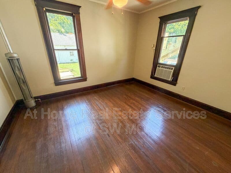 Springfield Condo: 839 S Broadway Ave