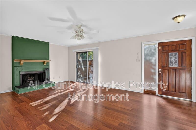 Richardson House: 2612 Custer Pkwy A