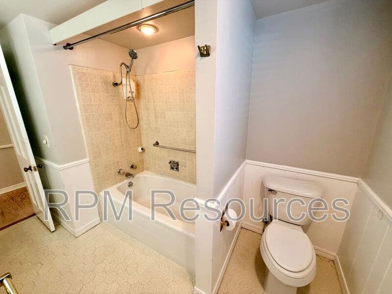 Oklahoma City House: 4120 NW 44th St