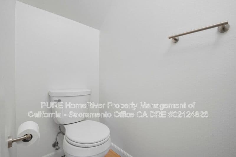 Sacramento House: 8811 Salmon Falls Dr.