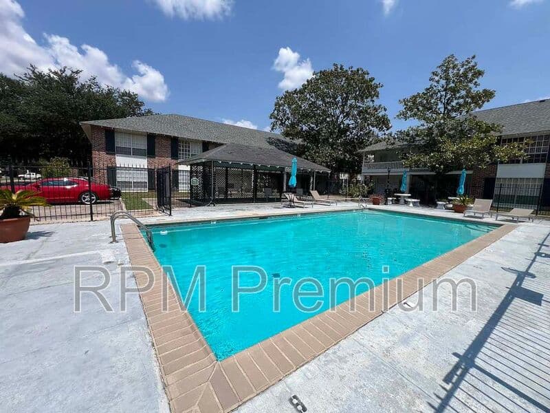 Baton Rouge Condo: 10438 Jefferson Hwy Unit D