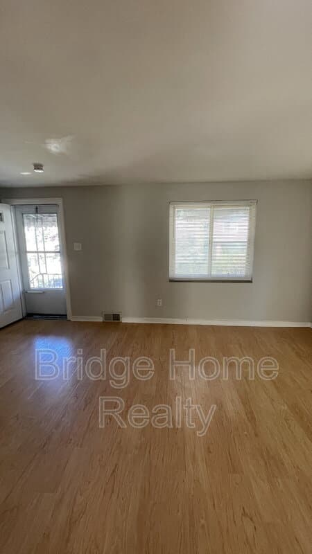 Pittsburgh House: 63 West Bellecrest Avenue