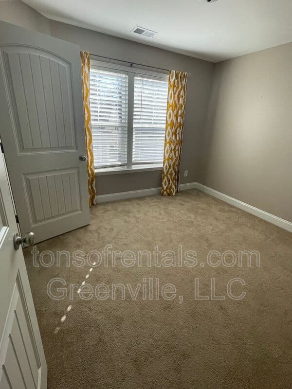 Greenville House: 536 Twin Lake Road