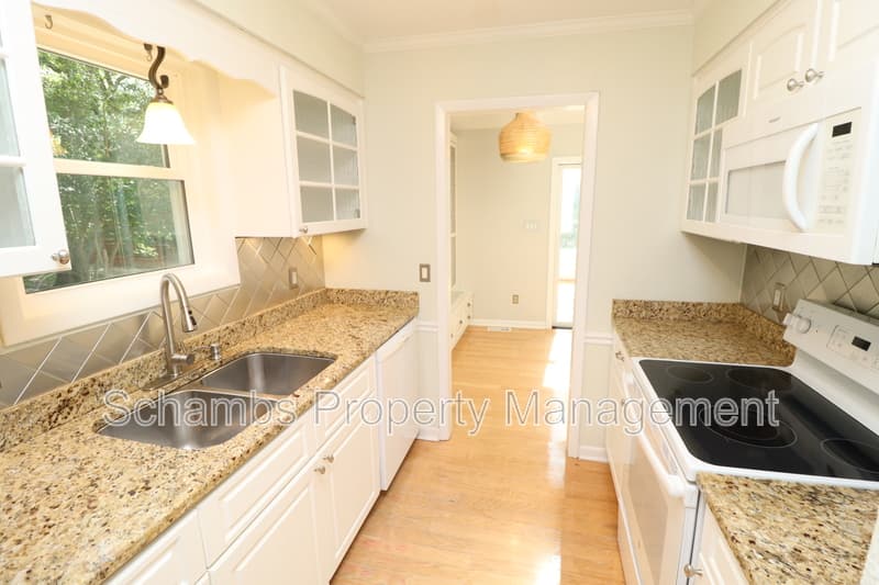 Cary House: 105 Cameron Ct