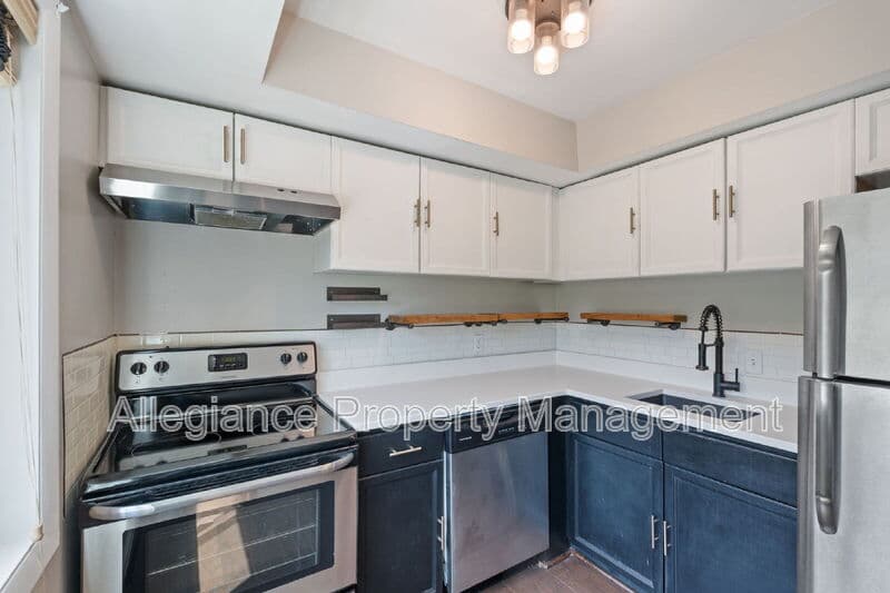 Alexandria House: 3312 S 28th St