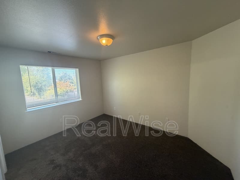 Grants Pass Condo: 327 Pardee Ln